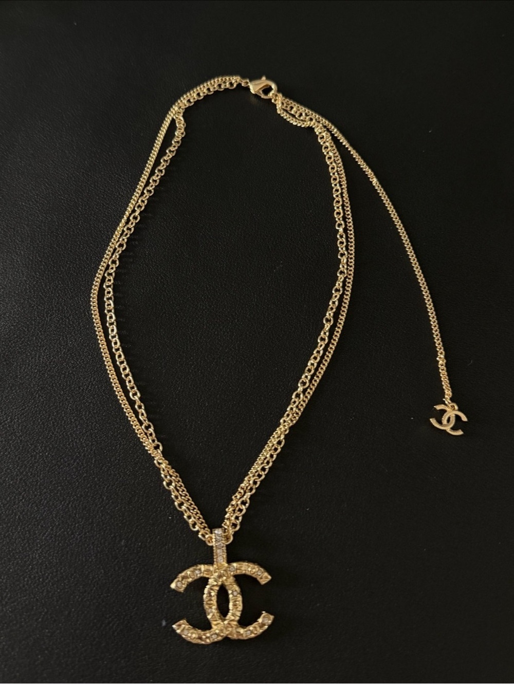 Chanel Gold Interlocking CC - Picture 3 of 9